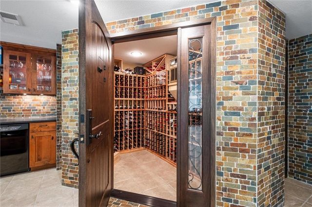 8190 Shoreline Drive, Parkville, MO 64152