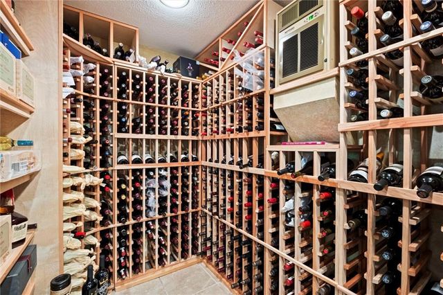 8190 Shoreline Drive, Parkville, MO 64152