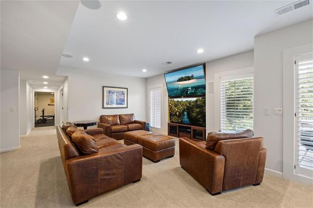 8190 Shoreline Drive, Parkville, MO 64152