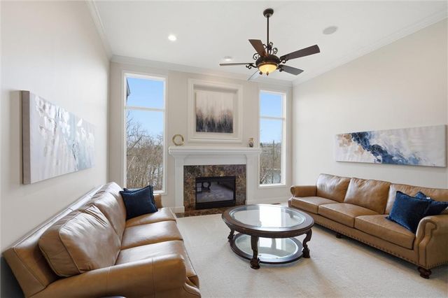 8190 Shoreline Drive, Parkville, MO 64152