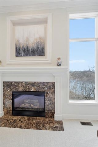 8190 Shoreline Drive, Parkville, MO 64152