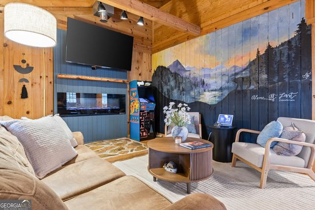 222 Icy Lane, Blue Ridge, GA 30513