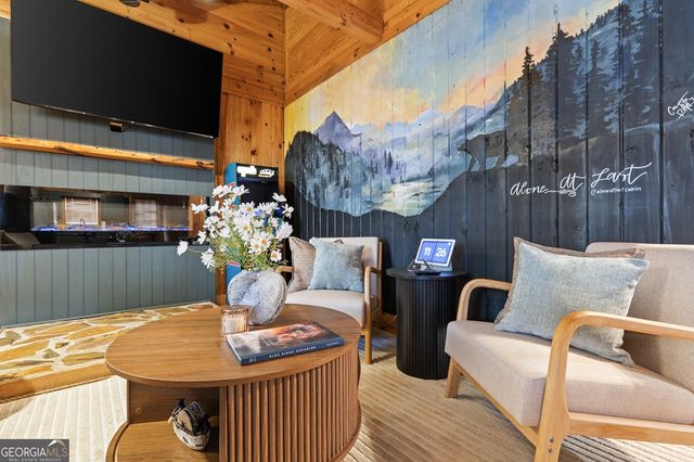 222 Icy Lane, Blue Ridge, GA 30513