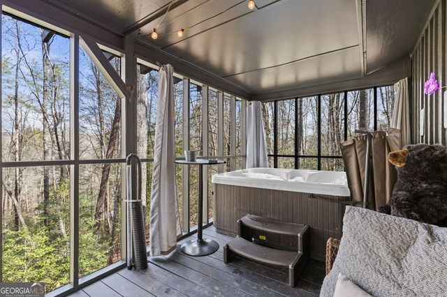 222 Icy Lane, Blue Ridge, GA 30513