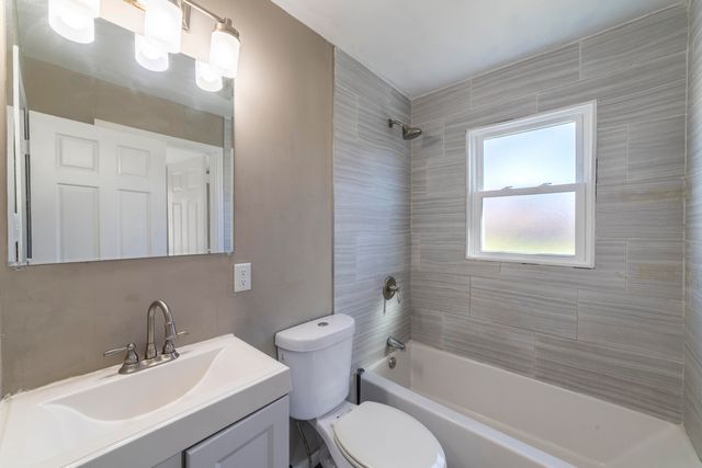 765 Governor Road, Valparaiso, IN 46385