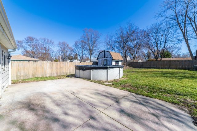 765 Governor Road, Valparaiso, IN 46385