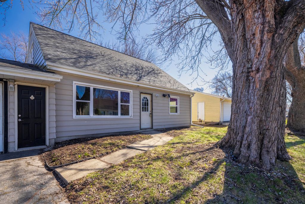 765 Governor Road, Valparaiso, IN 46385