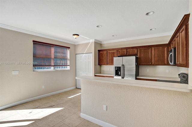 1042 NE 207th Ter, Miami, FL 33179