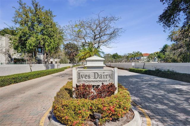 1042 NE 207th Ter, Miami, FL 33179