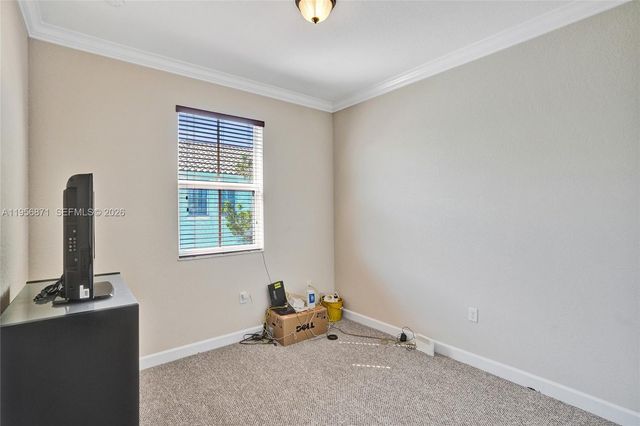 1042 NE 207th Ter, Miami, FL 33179