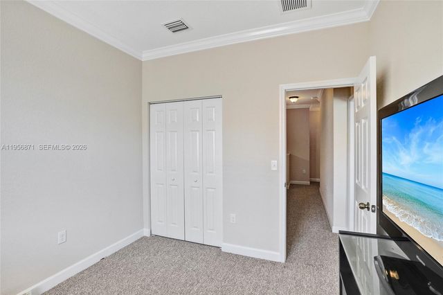 1042 NE 207th Ter, Miami, FL 33179