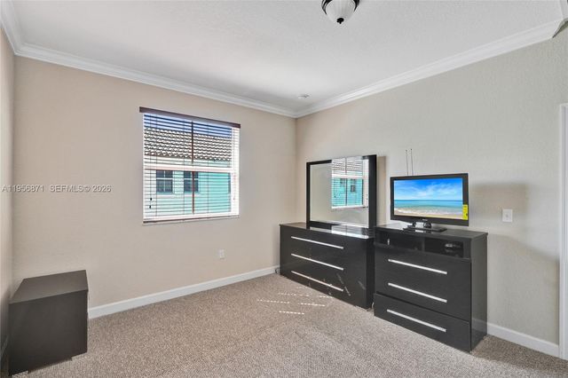 1042 NE 207th Ter, Miami, FL 33179