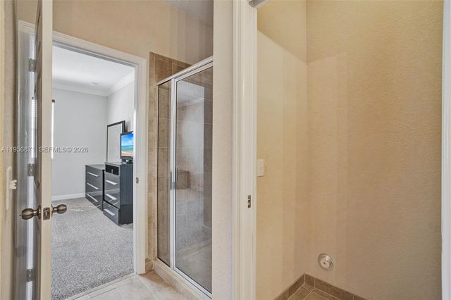 1042 NE 207th Ter, Miami, FL 33179