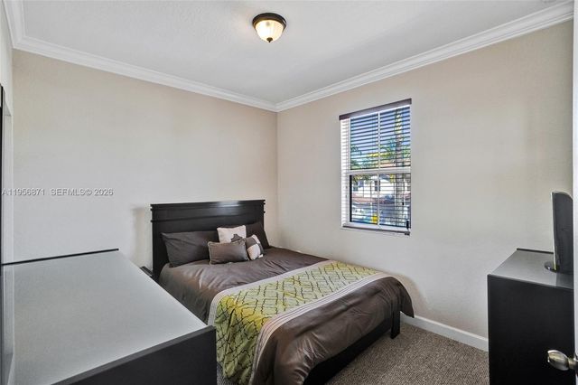 1042 NE 207th Ter, Miami, FL 33179