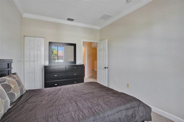 1042 NE 207th Ter, Miami, FL 33179