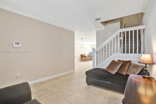 1042 NE 207th Ter, Miami, FL 33179