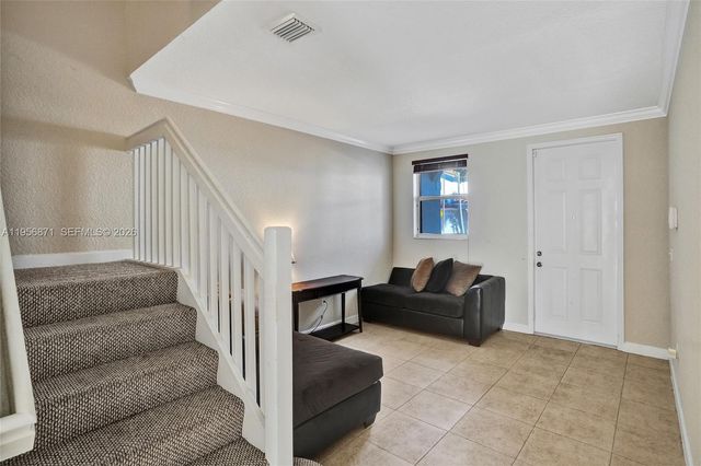 1042 NE 207th Ter, Miami, FL 33179