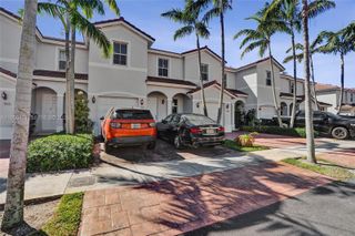 1042 NE 207th Ter, Miami, FL 33179