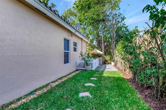 375 SW 16th Street 1, Boca Raton, FL 33432