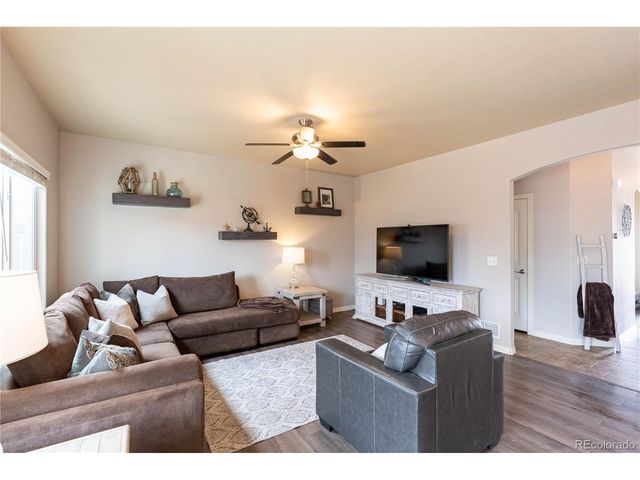 9020 Sandpiper Dr, Longmont, CO 80504