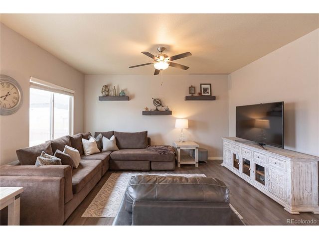 9020 Sandpiper Dr, Longmont, CO 80504