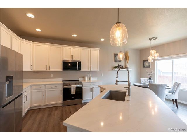 9020 Sandpiper Dr, Longmont, CO 80504