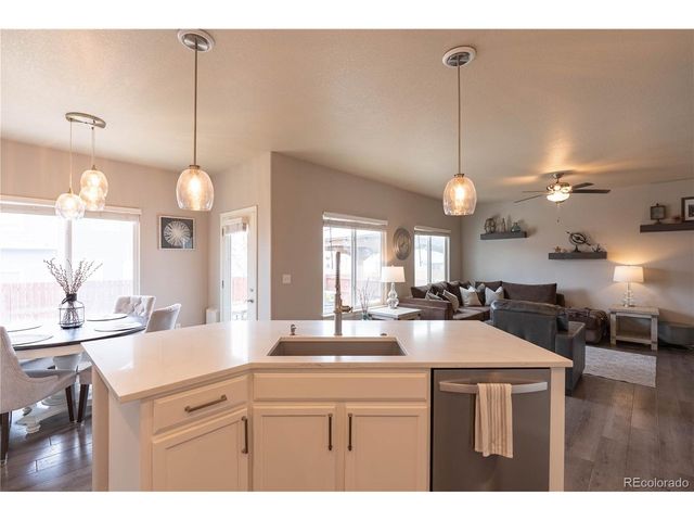 9020 Sandpiper Dr, Longmont, CO 80504