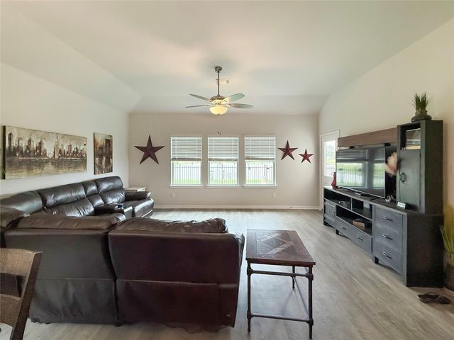 209 Bryan Way, Angleton, TX 77515