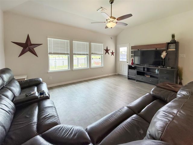 209 Bryan Way, Angleton, TX 77515