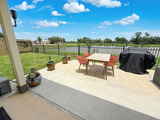 209 Bryan Way, Angleton, TX 77515