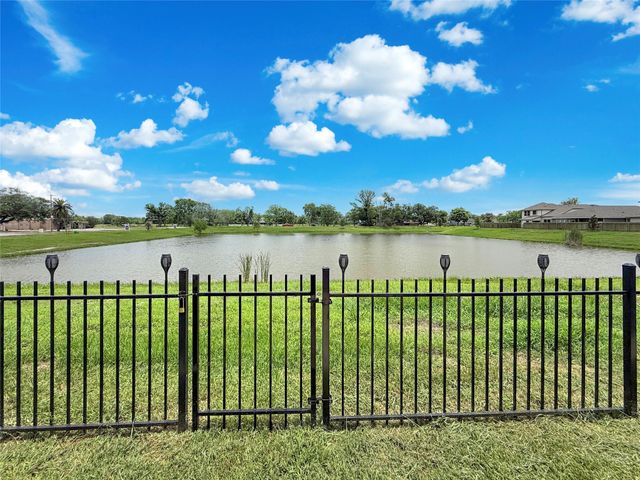 209 Bryan Way, Angleton, TX 77515