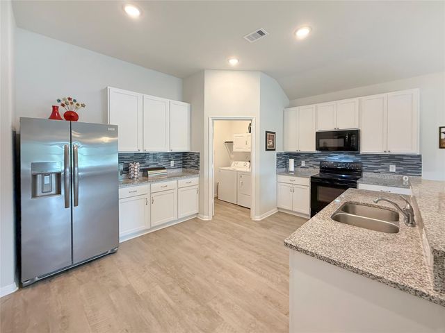 209 Bryan Way, Angleton, TX 77515