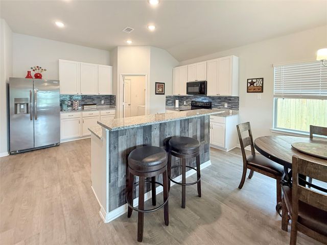 209 Bryan Way, Angleton, TX 77515