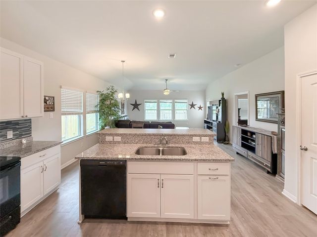 209 Bryan Way, Angleton, TX 77515
