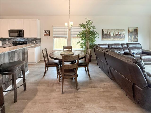 209 Bryan Way, Angleton, TX 77515