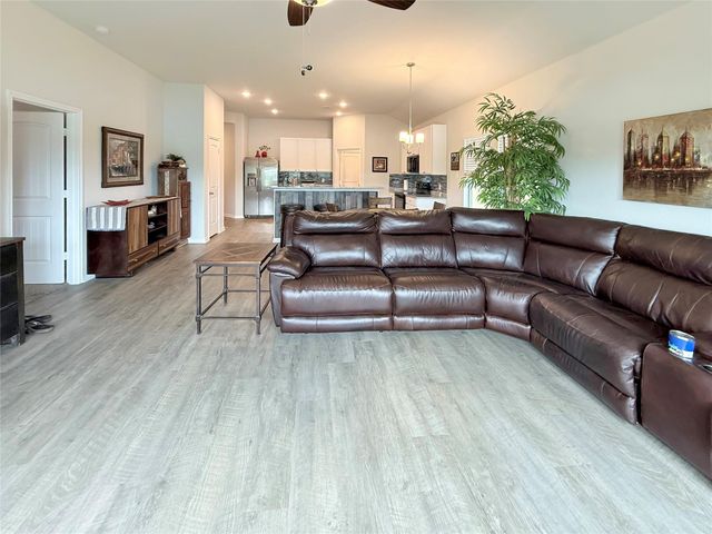209 Bryan Way, Angleton, TX 77515