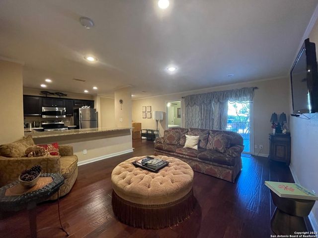 100 Lorenz Rd Apt 1105, San Antonio, TX 78209