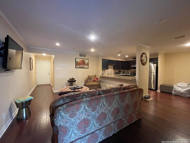 100 Lorenz Rd Apt 1105, San Antonio, TX 78209