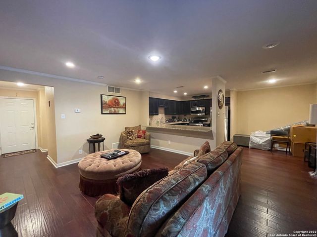 100 Lorenz Rd Apt 1105, San Antonio, TX 78209