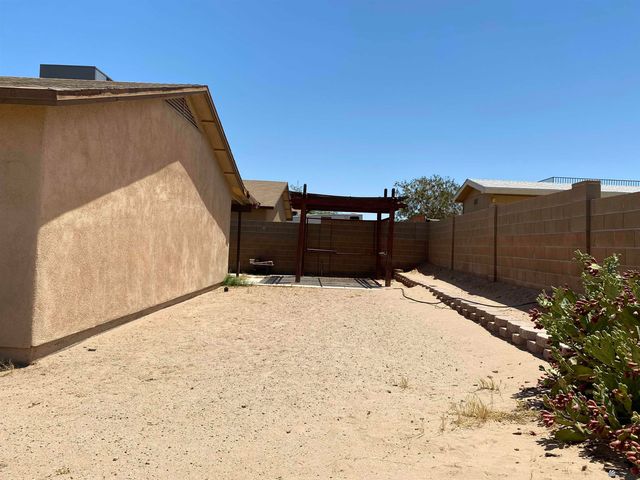 10310 S Typhoon Ave, Yuma, AZ 85365