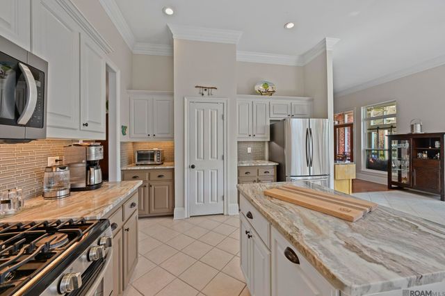 6013 Riverbend Lakes Dr, Baton Rouge, LA 70820