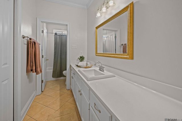 6013 Riverbend Lakes Dr, Baton Rouge, LA 70820