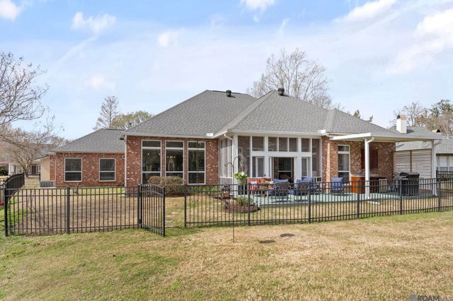 6013 Riverbend Lakes Dr, Baton Rouge, LA 70820