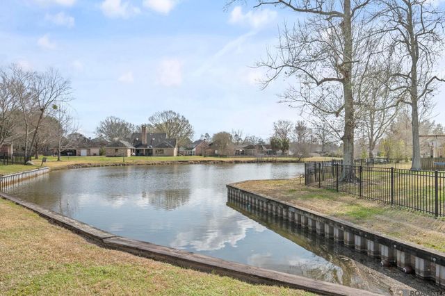 6013 Riverbend Lakes Dr, Baton Rouge, LA 70820
