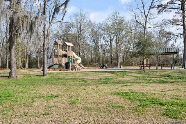 6013 Riverbend Lakes Dr, Baton Rouge, LA 70820