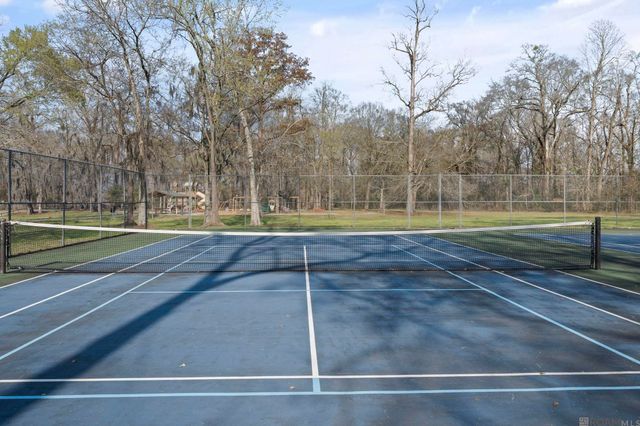 6013 Riverbend Lakes Dr, Baton Rouge, LA 70820