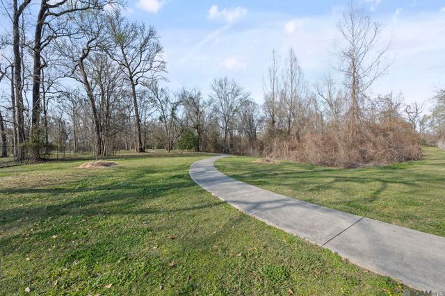 6013 Riverbend Lakes Dr, Baton Rouge, LA 70820