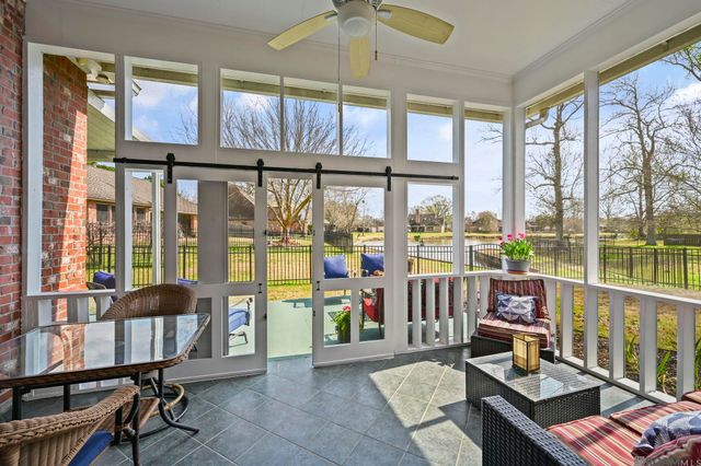 6013 Riverbend Lakes Dr, Baton Rouge, LA 70820