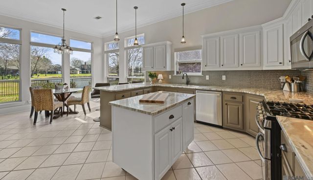 6013 Riverbend Lakes Dr, Baton Rouge, LA 70820
