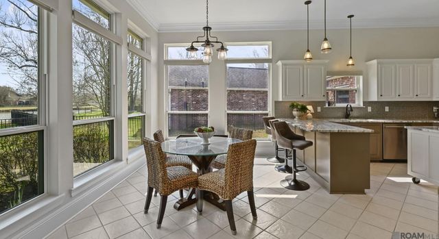 6013 Riverbend Lakes Dr, Baton Rouge, LA 70820